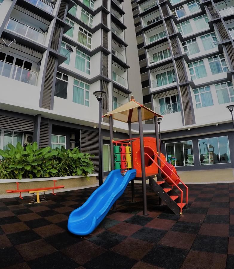 Zulanie Family Studio At D'Perdana Apartment, Spacious And Cozy With Pool, Free Wifi & Netflix Kota Bharu Ngoại thất bức ảnh
